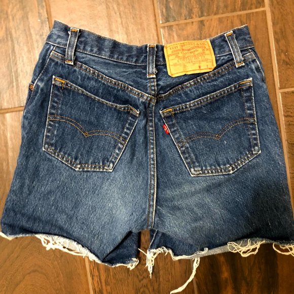 Vintage 80s Levi's Mom High Waisted Shorts - Picture 6 of 8